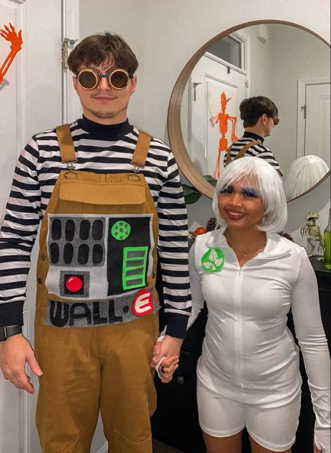 Walle Costume Adult, Wallee And Eve Costumes, Walls And Eva Costume, Walls And Eve Costume, Walle Eva Costume, Eva Wall·e Costume, Pixar Costume Ideas, Wall E And Eva Costume, Wall E Cosplay