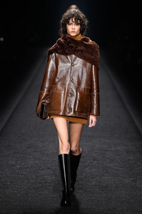 Alberta Ferretti Fall 2024 Ready-to-Wear Runway, Fashion Show & Collection Review [PHOTOS] Colorful Fall Outfits, Milan Fashion Week Runway, Leather Dress Women, Runway Fashion Couture, Fall Winter Trends, Catwalk Collection, Winter Fashion Outfits Casual, Fashion Forecasting, Show Collection