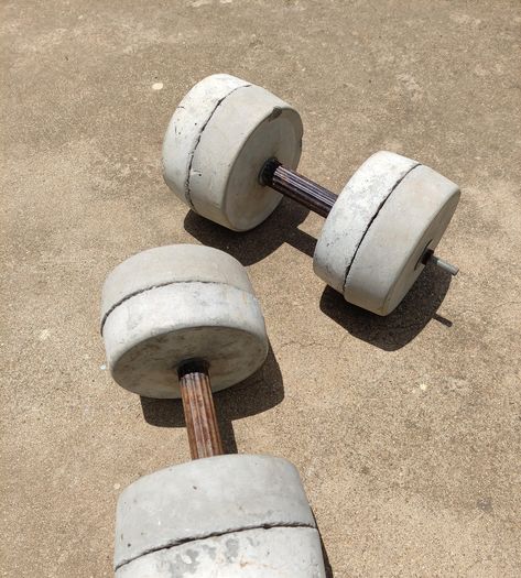 Homemade Gym Equipment, Diy Gym Equipment, Home Gym Garage, Diy Home Gym, Diy Gym, Diy Workout, Diy Pipe, Adjustable Dumbbells, Concrete Molds