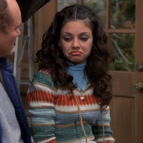 That 70s Show Hair, Jackie Outfits, 70’s Hairstyles, That 70s Show Outfits, 70s Queen, 70s Show Outfits, Jackie Burkhart Outfits, Jackie That 70s Show, Tv 70