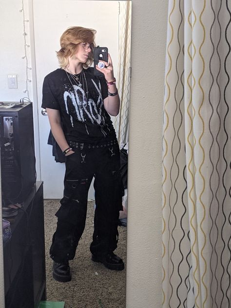 Punk Outfit Inspo Men, Masc Metal Outfits, Mall Goth Male Outfits, Mall Goth Fashion Male, Alt Outfits Masculine, Metal Concert Outfit Men, Black Punk Outfits Men, Outfit Inspo Alt Masc, Male Metalhead Outfit