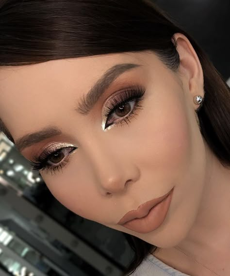 Maquillaje Soft Glam, Makeup Café, Makeup Dorado, Social Glam Makeup, Champagne Eye Makeup, Neutral Glam Makeup, Glam Bride Makeup, Soft Glam Look, Makeup Social