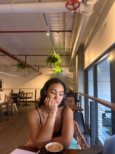 Coffee shop aesthetic, working, listening to music, selfie Coffee Shop Selfie, Coffee Selfie, Aesthetic Working, Coffee Shop Vibes, Coffee Shop Aesthetic, Shop Aesthetic, Instagram Pose, Insta Photo Ideas, Insta Photo