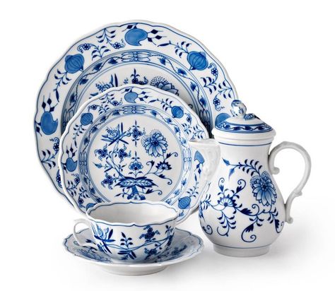 Meissen Blue Onion China - this is antique china that is highly ... Underglaze Painting, Luxury Tableware, Bamboo Shoots, Blue Onion, Porcelain Tableware, Pretty Plates, White Dishes, Blue Pottery, Blue And White China