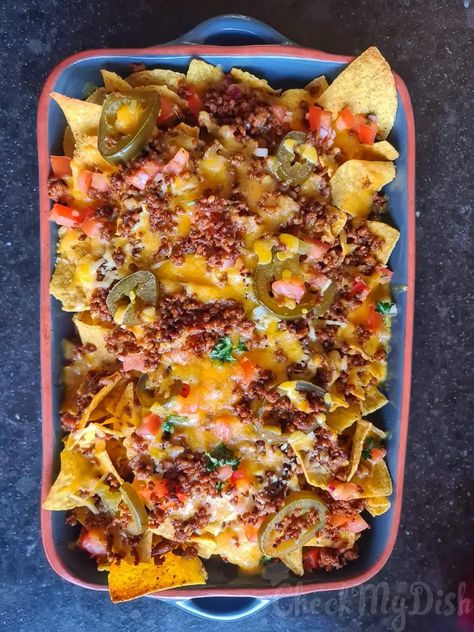 Nachos uit de Oven met Gehakt: Tex-Mex Genot met Sappige Nachos en Gehakt Nachos In Oven, Food Simple, Party Food Appetizers, Food Appetizers, Easy Food, Tortilla Chips, Food Inspo, Tex Mex, Nachos