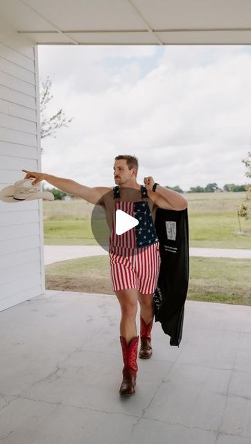 Mark & Jenna  TX Photo + Video on Instagram: "Get you some groomsmen who treat your wedding day like it’s the Super Bowl 🏈🏟️  Video || @markandjenna_  Cover Photo || @emmacatemcnewphotography   #wedding #groomsmen #groom #nfl #weddinginspiration" Game Day Groomsmen Pictures, Groomsmen Pictures, Groomsmen Photos, Wedding Groomsmen, Cover Photo, Treat Yourself, Super Bowl, Wedding Photo, Cover Photos