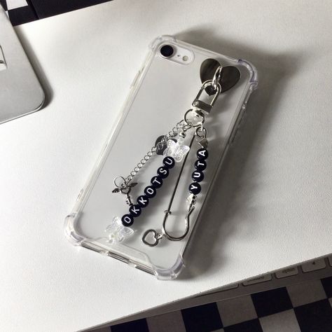 Clear Phone Case Design, Kpop Diy, Diy Iphone Case, Bracelet Craft Diy, Bead Charms Diy, Iphone Style, Diy Bracelet Designs, Diy Accessory, Phone Charms