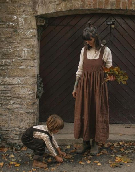 Cottagecore Thanksgiving Outfit, Winter Homestead Outfit, Nicole Janelle, Homestead Dresses, Homestead Fashion, Fall Cottagecore Outfits, Winter Cottagecore Outfit, Farmcore Outfit, Crunchy Outfits