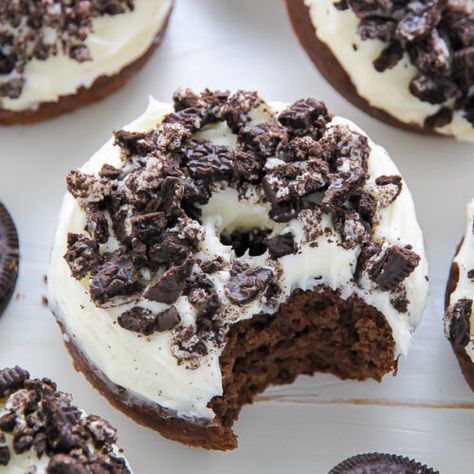 Oreo Donuts, Homemade Oreo Cookies, Doughnut Recipe Easy, Donuts Gourmet, Resep Brownies, Doughnut Recipes, Baker By Nature, Oreo Biscuits, Cookies And Cream Cake