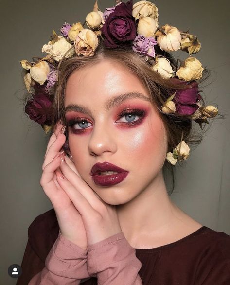 Persephone Diy Costume, Persephone Makeup Goddesses, Persephone Inspired Makeup, Hades Inspired Makeup, Persephone Pomegranate Aesthetic, Pomegranate Makeup Look, Seer Makeup, Persephone Makeup Inspiration, Romani Makeup