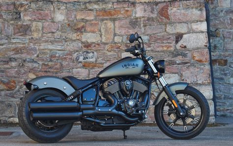 New Indian Chief is BOSS! | BikeBrewers.com Indian Chief Motorcycle, Indian Chief Dark Horse, Indian Bobber, Indian Cycle, Indian Motorbike, Harley Motorcycles, Vintage Indian Motorcycles, Motorcycle Tips, Motorcycle Decor