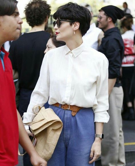 Warm Brown Hair, Pixie Outfit, Crop Hair, Gamine Style, Estilo Chic, Look Vintage, Pixie Hairstyles, Mode Inspiration, Minimal Fashion