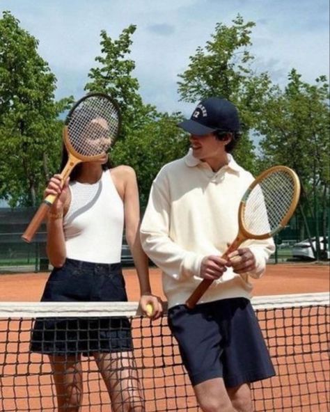 Old money tennis season >>> 💌 Follow @oldmoneycentury for more 🤍 . . . #oldmoney #oldmoneyaesthetic #tennis #tennislove Old Money Tennis, Camping Photoshoot, Cute Couple Aesthetic, Basketball Academy, Millionaire Lifestyle Luxury, Rich Couple, Old Money Outfit, Money Outfit, Tennis Fashion