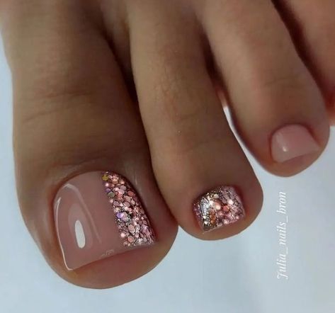 Rose Gold Pedicure Ideas, Gold Glitter Toe Nails, Elegant Toe Nails Classy, Dark Purple Toe Nails, Kids Pedicure Ideas, Rose Gold Pedicure, Birthday Pedicure, Pedicure Ideas Summer 2024, Red Pedicure Ideas