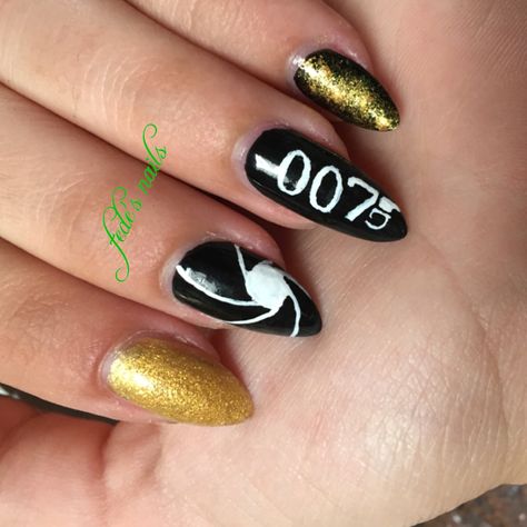 James Bond 007 nail art James Bond Nails, Bond Girl Outfits, James Bond Theme Party, James Bond Theme, Swedish Girls, Bond Girl, Nail Pictures, Love Actually, Easter Nails