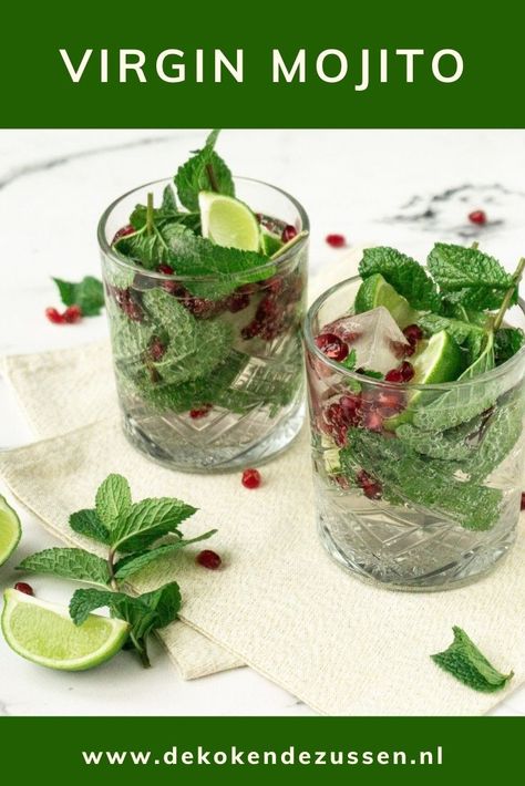 Virgin Mojito met Granaatappel (Alcoholvrij) recept - de Kokende Zussen Mojito Recept, Virgin Mojito, Mocktails, Mojito, Glass Vase, Food And Drink, Drinks