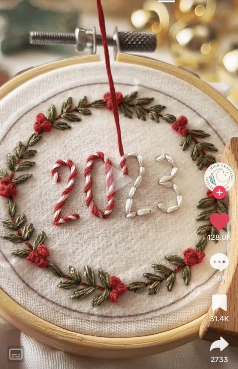 Whipped Backstitch, Crochet Christmas Garland, Embroidery Ornaments, Christmas Crafts To Sell, Whip Stitch, Christmas Embroidery Patterns, Christmas Embroidery Designs, Hand Embroidery Videos, Embroidery Christmas