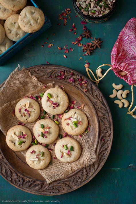 Egyptian Foods, Sweets Photography, Eastern Aesthetic, Middle Eastern Sweets, Indian Food Photography, Middle East Food, Dessert Photography, Filled Cookies, Indian Dessert