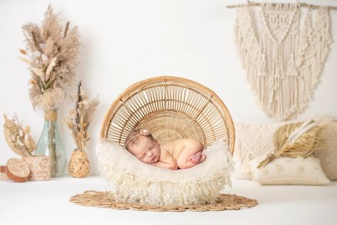 Newborn Photography White Background, Boho Newborn Photos, Boho Photo Studio, Newborn Education, Boho Newborn Photography, Physical Background, Studio Baby Photography, Baby Photography Poses, Diy Newborn Photography