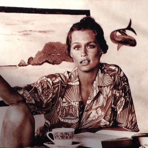 Lauren Hutton Style, Bianca Jagger, Charlotte Rampling, Lauren Hutton, Tropical Shirts, Alexa Chung, Heritage Brands, Mode Vintage, Style Icon