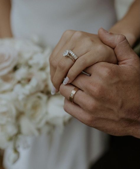 Engagement Ring Photography, Ring Photoshoot, Engagement Ring Platter, Engagement Ring Ideas, Engagement Ring For Him, Wedding Ring Pictures, Couple Ring Design, Ring Photography, Groom Ring