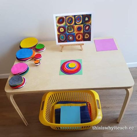 Reggio Color Provocations, Art Center Preschool, Felt Circles, Reggio Inspired Classrooms, Reggio Classroom, Montessori Art, Concentric Circles, Loose Parts, Kindergarten Art