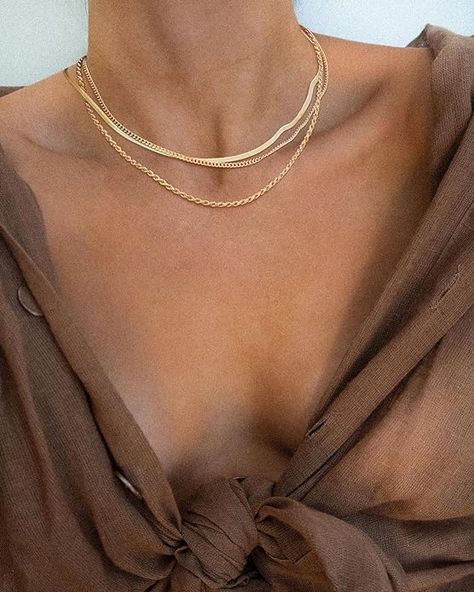 Gold Layered Necklaces Design】Our new gold necklace look speaks for itself this season. This dainty herringbone necklace is one of a kind piece and perfect for layering, if you like, you can choose to add a trinket to the chain， Gold Layered Necklaces, Gold Jewelry Aesthetic, Amazon Jewelry, Gold Jewelry Gift, Gold Chain Choker, Bridesmaids Jewelry, Amazon Fashion Finds, Gold Necklace Simple, Herringbone Necklace