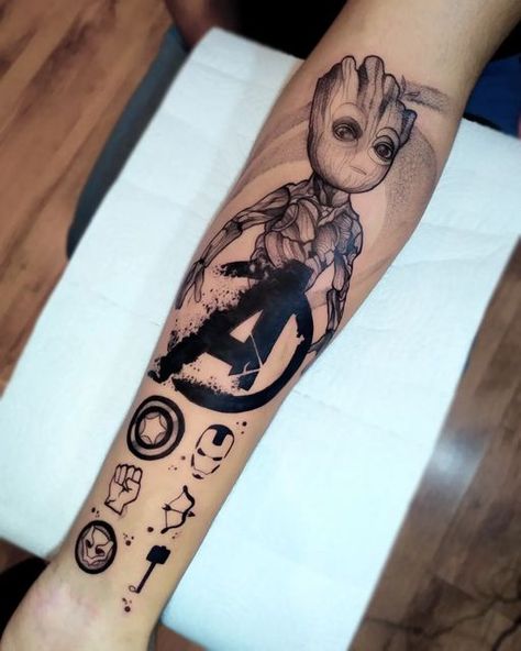 Marvel Tattoo Ideas, Avengers Tattoo, Neotraditional Tattoo, Marvel Tattoos, Superhero Cosplay, Hand Tattoos For Guys, Dope Tattoos, S Tattoo, Blackwork