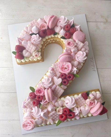 Number Cake With Flowers, 2 Cupcake Cake Number, Flower Number Cake, Number Cake Decorating Ideas, Number 2 Birthday Cake, 2nd Birthday Cake Girl, Number 2 Cake, Number 2 Cakes, Number One Cake