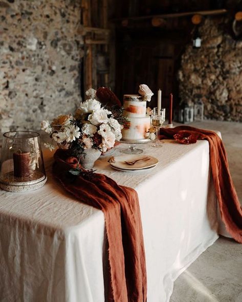 Terra Cotta Wedding, Chill Zone, Terracotta Wedding, Wedding Cake Table, Simple Wedding Cake, Orange Wedding, Cake Table, Wedding Mood, Wedding Color Schemes