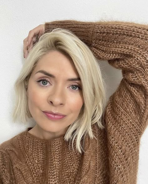 Holly Willoughby Hair, Quick Makeup, Holly Willoughby, Hair Crush, Blonde Bobs, Natural Hair Color, Hair Today, Great Hair, Hair Dos