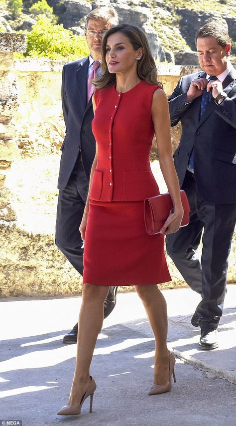 Queen Letizia of Spain sizzles in a crimson ensemble Mode Chanel, Letizia Of Spain, 2020 Trends, Queen Letizia, Royal Fashion, Work Attire, Mode Inspiration, Classy Dress, Office Outfits