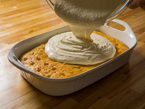 Eggnog Poke Cake, Cake Preparation, Tres Leches Cake Recipe, Viral Recipes, Poke Cake Recipes, Custard Cake, Poke Cakes, Tres Leches Cake, Vanilla Pudding Mix