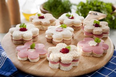 Tea Party Sandwiches Recipes, Tea Party Sandwiches, Spring Tea Party, Tea Sandwiches Recipes, Kids Tea Party, English Tea Party, Fairy Tea Parties, Party Sandwiches, Decorações Com Comidas