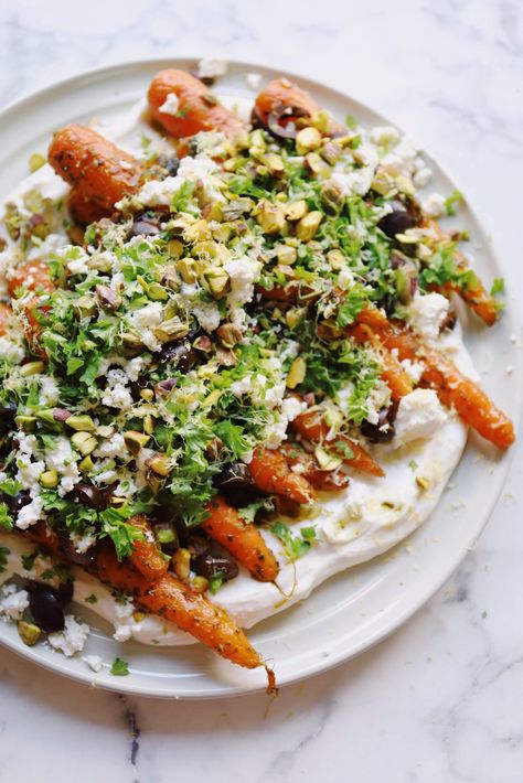 Baked carrots with pesto - Baked carrots Crispy Potatoes In Oven, Ricotta Cream, Carrot Desserts, Carrots Side Dish, Baked Carrots, Pizza Snacks, Green Pesto, Feta Recipes, Light Meals