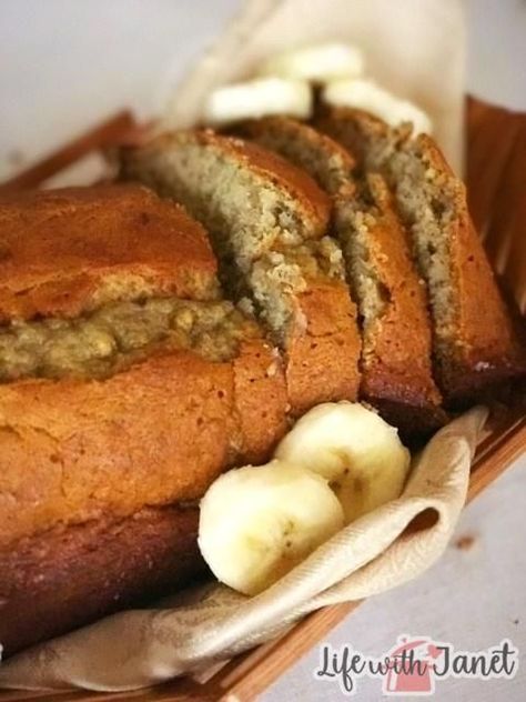 Extra Bananas, Classic Banana Bread Recipe, Heart Baking, Bread Quick, Classic Banana Bread, Summer Cake, Loaf Cakes, Bread Easy, Eggless Cake