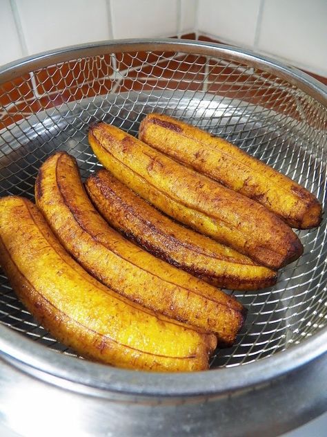 Fish Dishes Recipes, Guatemalan Food, Sweet Plantains, Picadillo Recipe, Guatemalan Recipes, African Dishes, Ripe Plantain, Cuban Food, Cream Pies