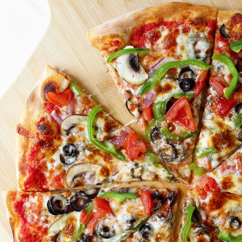 The Best Veggie Supreme Pizza [recipe video] Meat And Veggie Pizza Crust, Vegetables Pizza Recipe, Meat And Veggie Crust Pizza, Supreme Pizza Recipes, Homemade Vegetable Pizza Recipe, Roasted Vegetables Pizza, Veggie Supreme Pizza, Vegetarian Pizza Toppings, Supreme Pizza Recipe