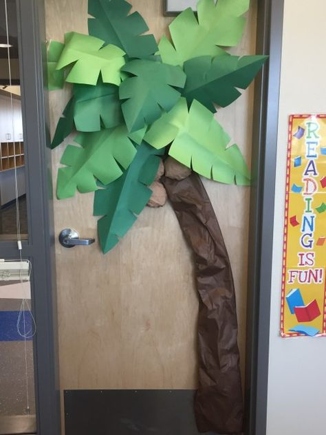 Caribbean Classroom Theme, Wildlife Bulletin Board Ideas, Palm Tree Classroom Decor, Jungle Theme Classroom Decorations Ideas, Jungle Door Decorations, Jungle Theme Classroom Preschool, Diy Jungle Theme Decorations, Tree Entrance, Jungle Door