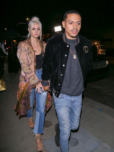 Ashlee Simpson Street Style Ashlee Simpson Style, Ashley Simpson, Evan Ross, Peace Sign Art, Patchwork Pants, Cute Celebrity Couples, Ashlee Simpson, Jenna Dewan, Free People Style