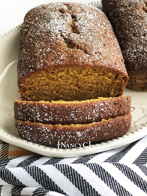 Pound Cake Loaves, Pumpkin Flavored Desserts, Cake Loaves, Pumpkin Pound Cake Recipes, Pumpkin Pound Cake, Moist Pound Cake, Christmas Candy Gifts, Pound Cake Recipe, Pumpkin Recipes Dessert