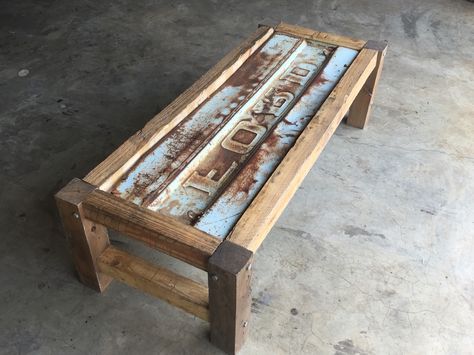 Ford tailgate coffee table/ own creation Tailgate Coffee Table, Tailgate Projects, Tailgate Diy, Male Apartment, Tractor Bar, Upcycle Home, Tailgate Bench, Tailgate Table, Headboard Benches