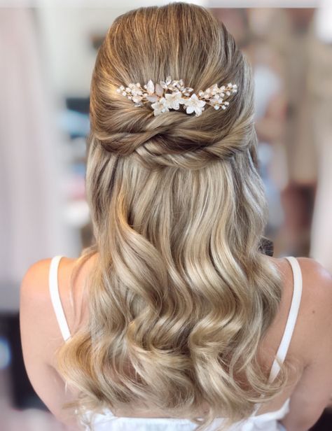 Engagement Hair, Blonde Prom Hair, Bride Makeup Natural, Bridesmaid Hair Flowers, Engagement Hairstyles, Back To School Hairstyles, Bridal Hair Flowers, Dress Hairstyles, Formal Hairstyles