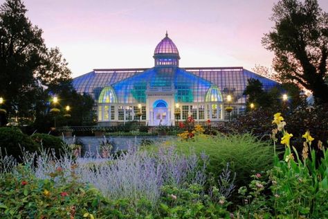 The 10 All-Time Best Botanical Gardens — Plant Care Tips and More · La Résidence Franklin Park Conservatory Wedding, Greenhouse Pictures, Buchart Gardens, United States Botanic Garden, Ohio Garden, Franklin Park Conservatory, Atlanta Botanical Garden, Urban Agriculture, Beautiful Outdoor Spaces