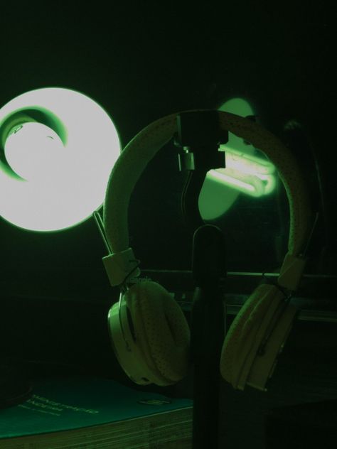 Vintage filter Green Tech Aesthetic, Green Playlist Covers, Green Music Aesthetic, Black Green Aesthetic, Gamer Boys Aesthetic, Green And Black Aesthetic, Experimental Marketing, Green Headphones, Green Noise