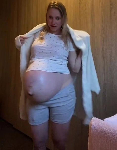 Pregnant Belly Huge, Trying On Clothes, Big Pregnant, Pregnancy Bump, Belly Bump, Pretty Pregnant, Big People, Fun Video, Second Pregnancy