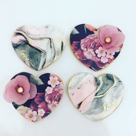 Marble effect, frosting & wafer paper cookies Wafer Paper Cookies, Paper Cookies, Home Bakery, Wafer Paper, Marble Effect, Frosting, Enamel Pins, Marble, Pastel