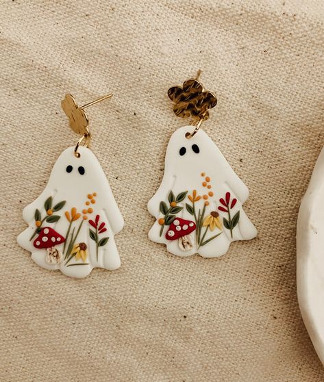 Cute Halloween Jewelry, Ghost Earrings Polymer Clay, Ghost Polymer Clay Earrings, Ghost Clay Earrings, Clay Ghost Earrings, Fimo Clay Earrings, Halloween Earrings Polymer Clay, Ghost Jewelry, Polymer Clay Ghost