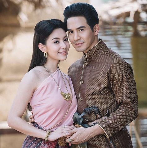 My 5 Best Thai Drama Couple On Screen Love Destiny Thai Drama, Drama Outfit, Thai Traditional Clothing, Thailand Dress, Thailand Fashion, Traditional Thai Clothing, Love Destiny, Thai Wedding Dress, Thai Clothes