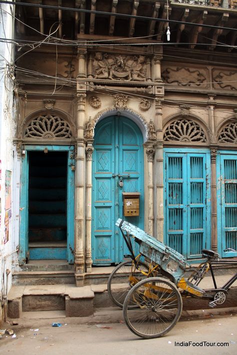 Old House India, Haveli House India, Old Delhi Aesthetic, Delhi House, Delhi Aesthetic, Blue Painted Door, Old India, Old Delhi, Blue Doors